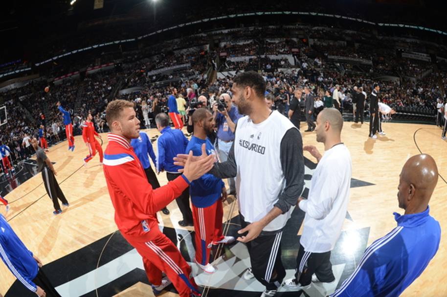 Blake Griffin #32 dei Clippers e Tim Duncan degli Spurs (Nba/Getty Images)